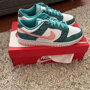 Nike dunk low snakeskin teal